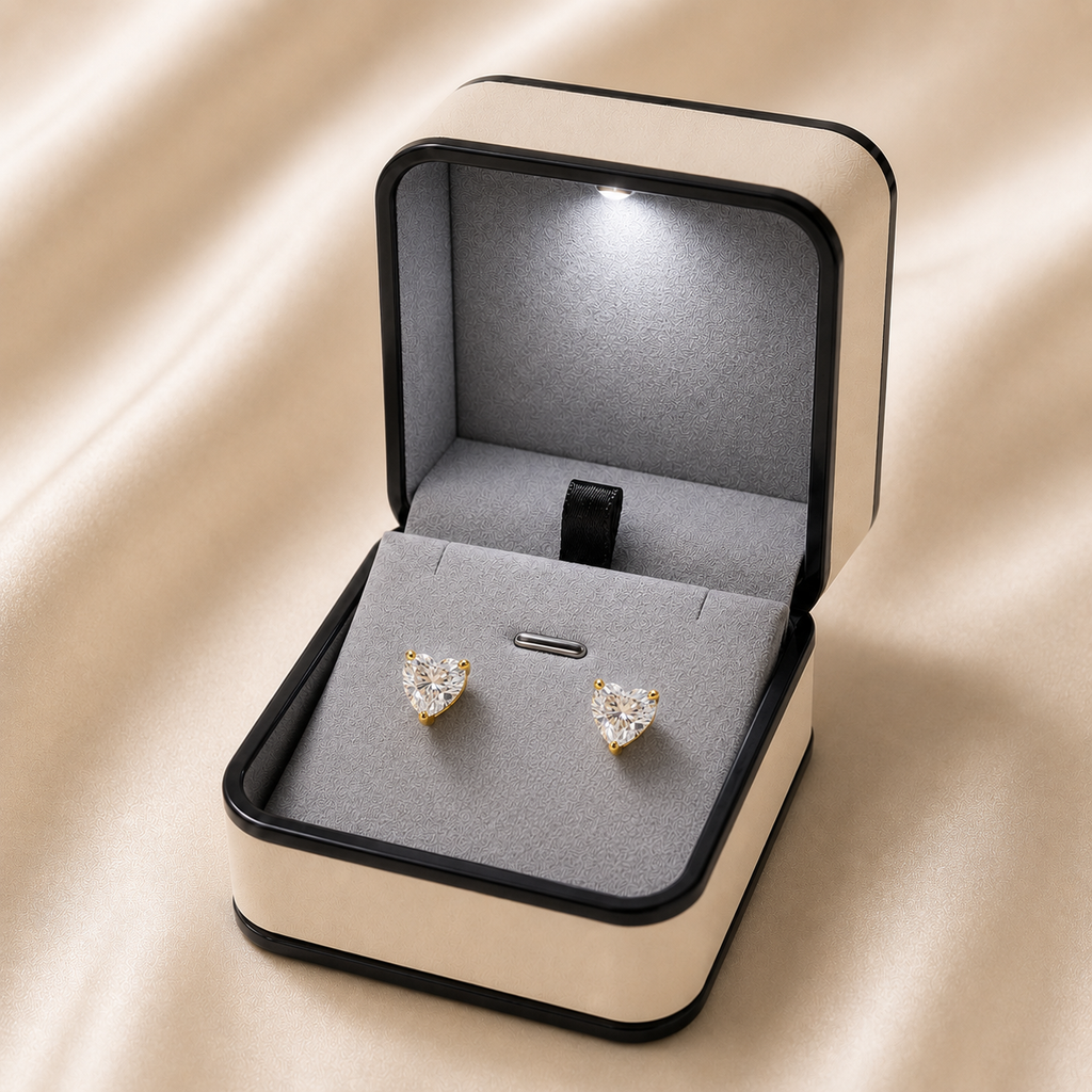 Aretes de corazón de plata 925 bañado en oro 18k con una piedra de lujo.