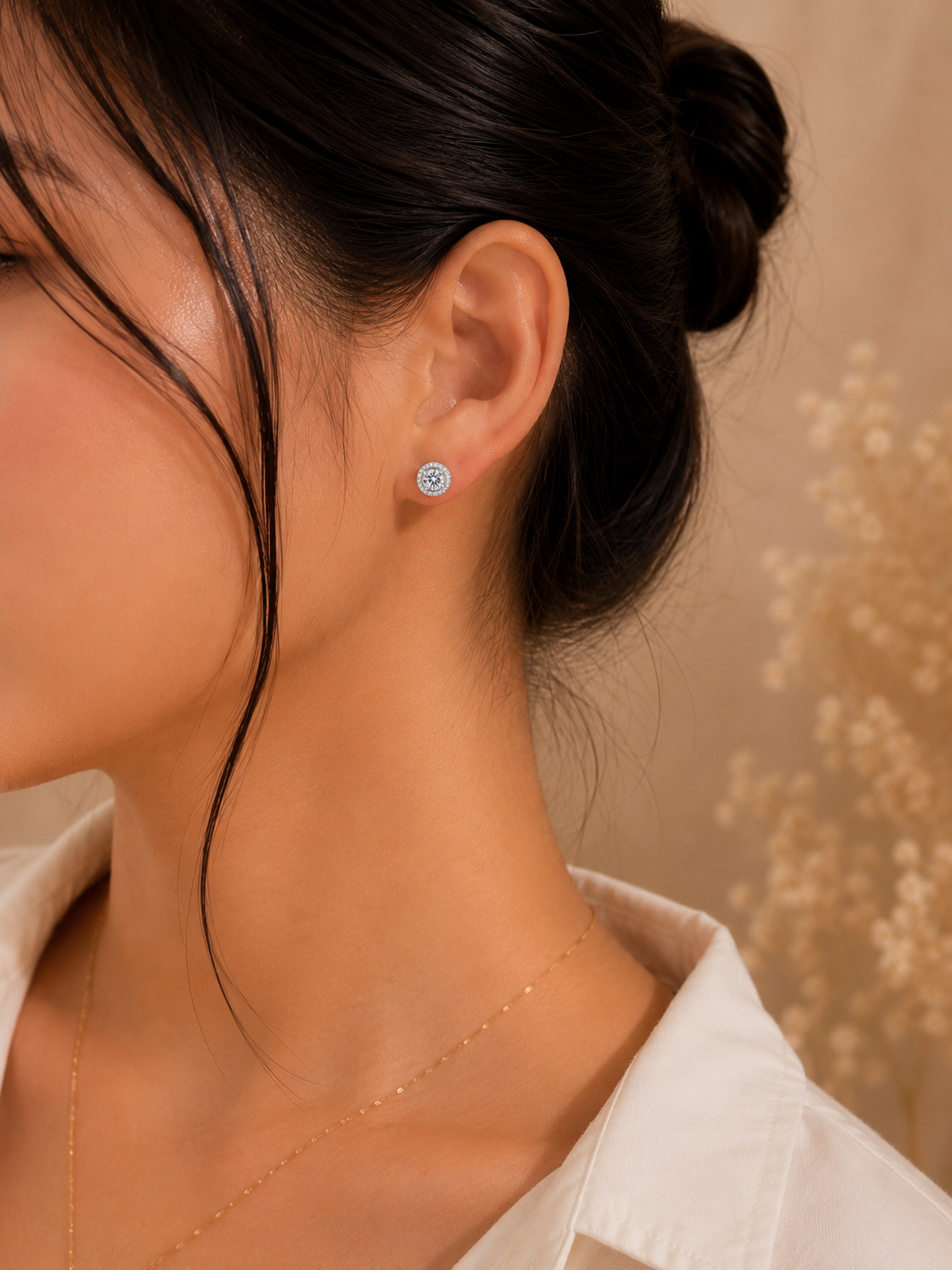 Aretes de plata 925 con moissanita central y piedras alrededor